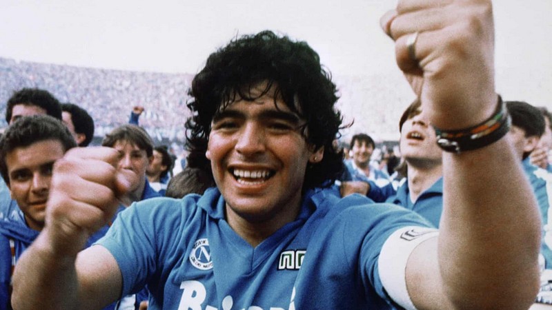 Nhưng sau đó không lâu thì Maradona đã tạo được thành tích lịch sử