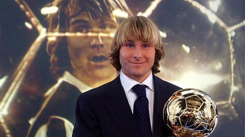 Pavel Nedved là cầu thủ giành được danh hiệu này vào năm 2003