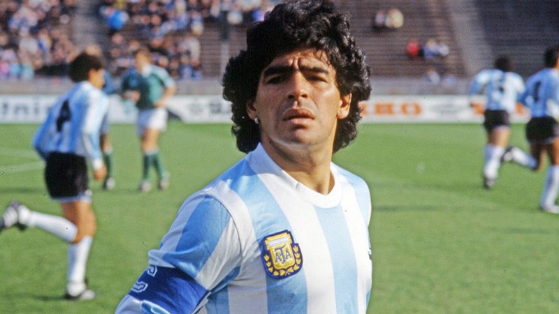 Hoặc là cậu bé vàng Maradona